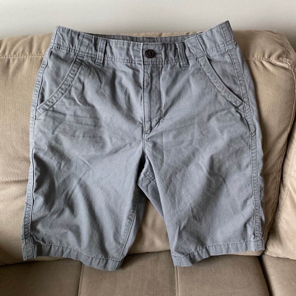 Boys urban pipeline gray flat front khaki shorts size 18